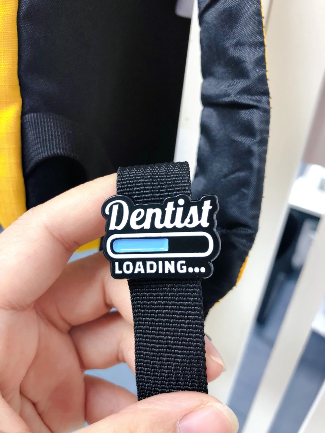 Lapel pins of Dentist Loading