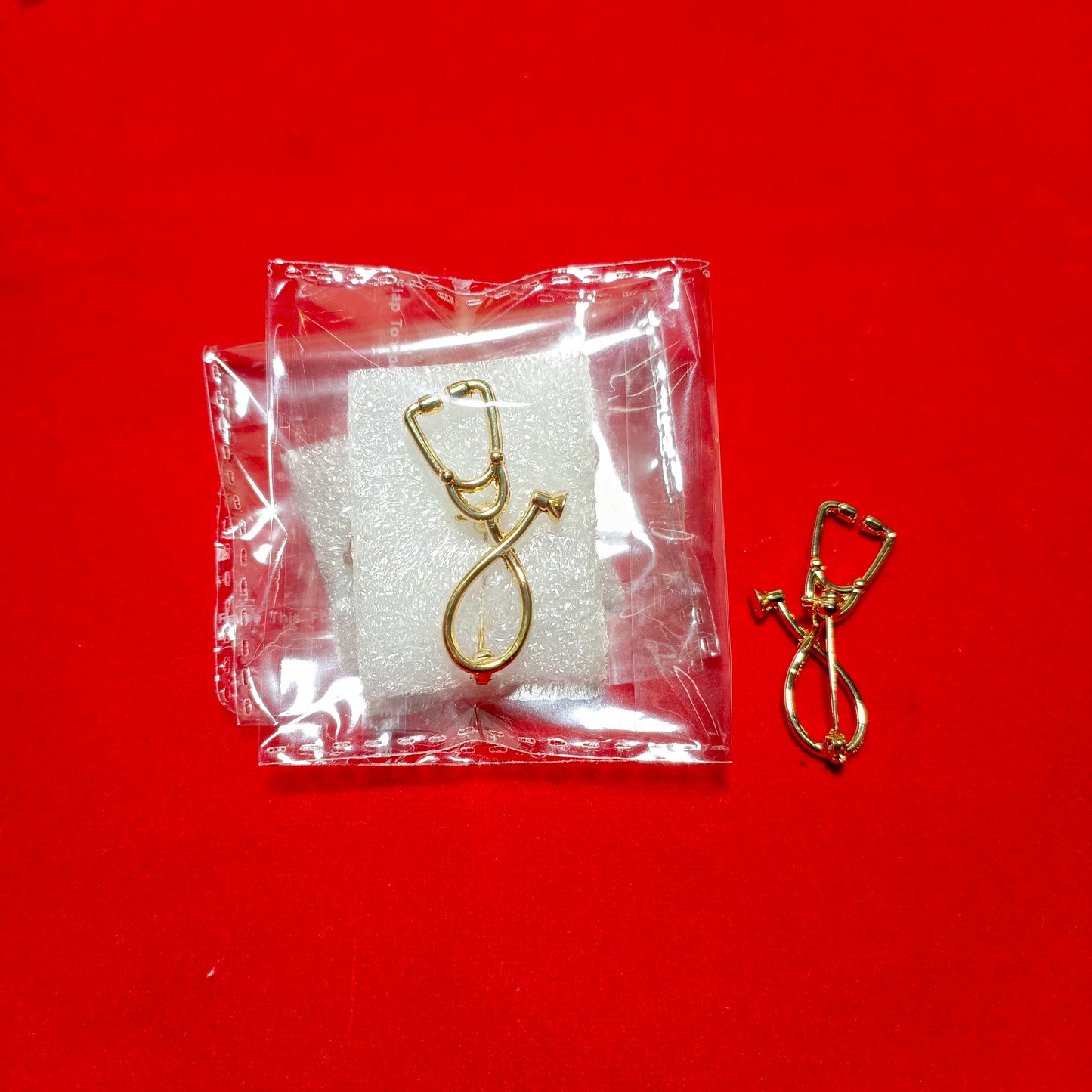 Lapel pins brooch of stethoscope golden
