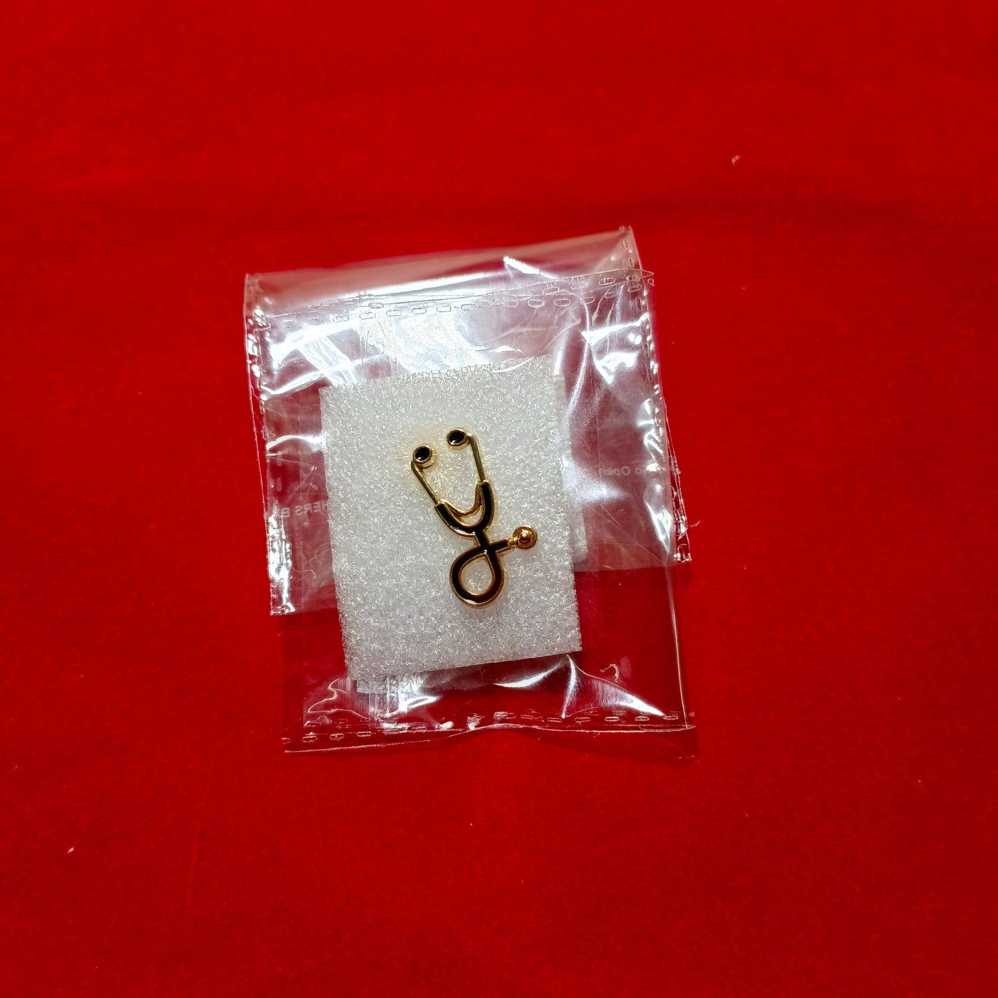 Lapel pins brooch of stethoscope black on gold
