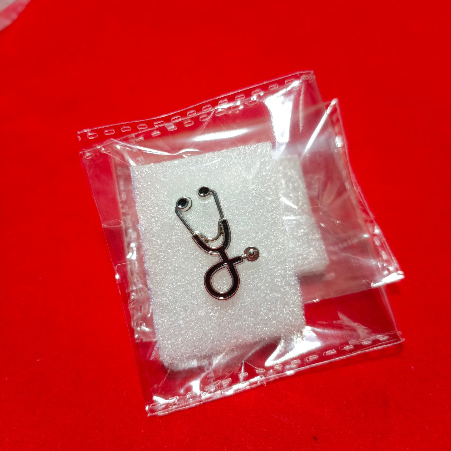 Lapel pins brooch of stethoscope black on silver